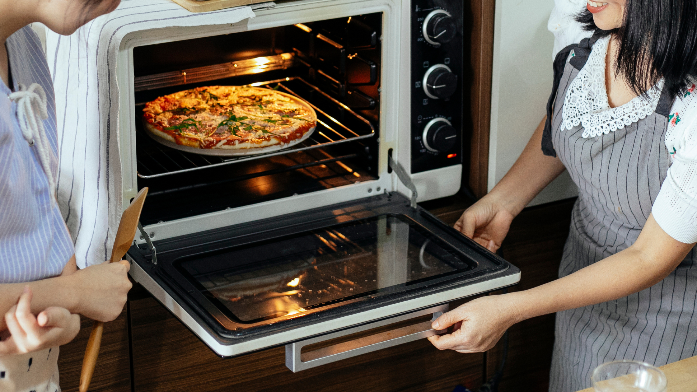 what can you cook in a pizza oven (1)
